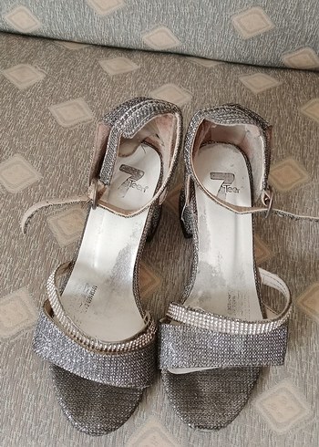 Gri Yılan Desenli Dolgu Topuklu Kadın Ayakkabı - Görsel 3