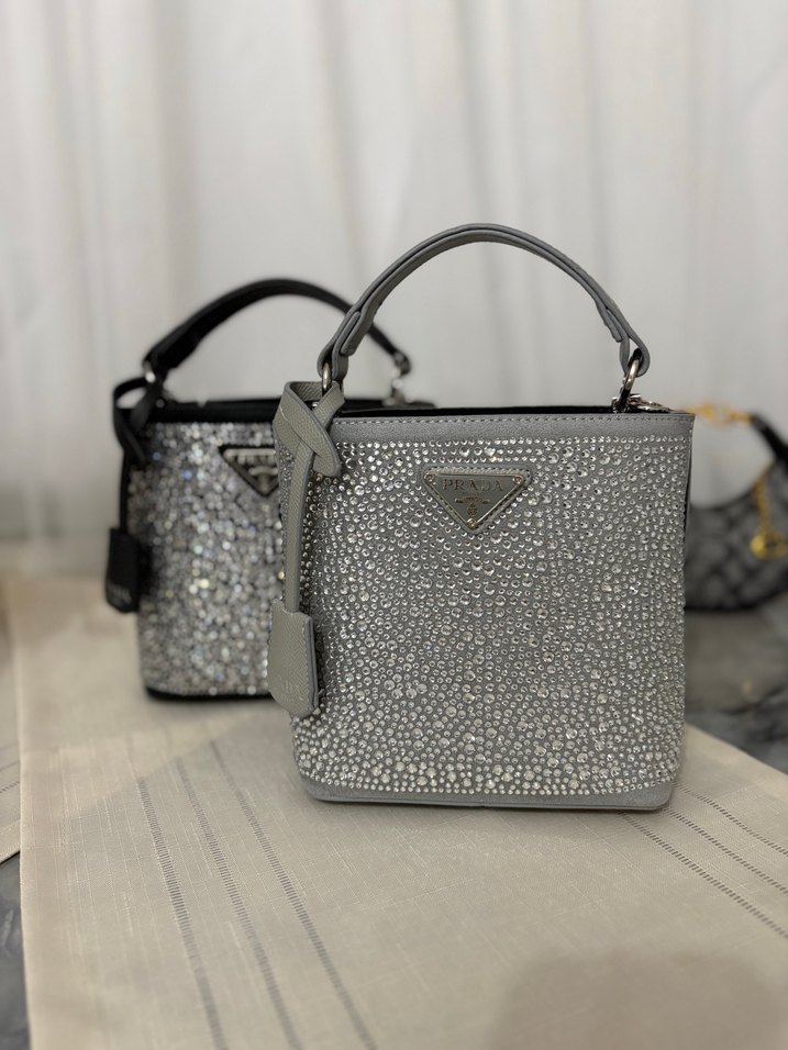 Gri Deri Kadın Çanta - İşlemeli ve Payetli - Görsel 3