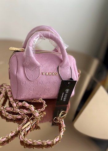 Zincir Detaylı Pembe Deri Kadın Çanta