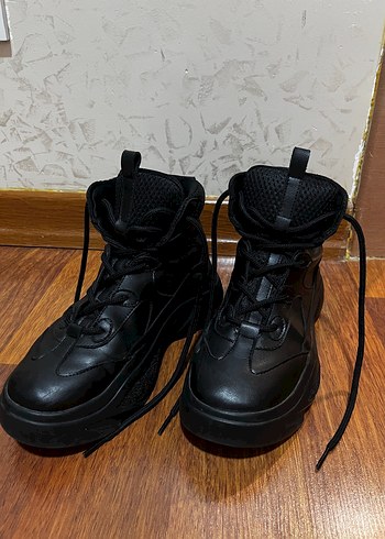 37 Beden Dantel Detaylı Siyah Gotik Topuklu Bot