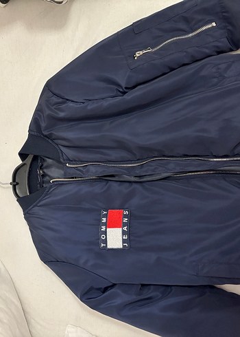 Tommy Hilfiger s