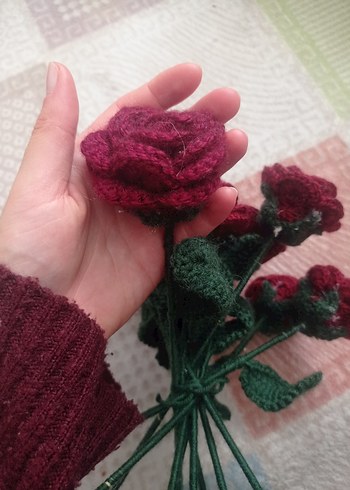  Beden El Örgüsü Bordo Gül Buketi