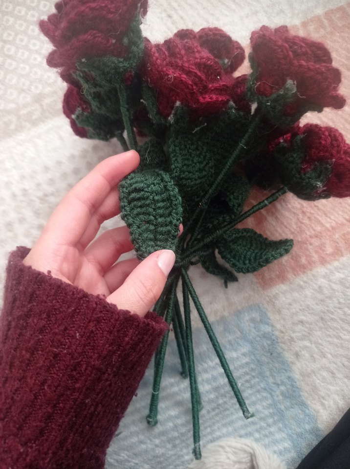 El Örgüsü Bordo Gül Buketi - Görsel 4