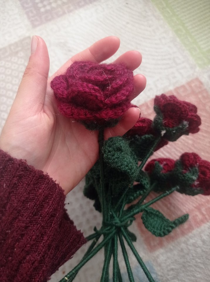 El Örgüsü Bordo Gül Buketi - Görsel 3