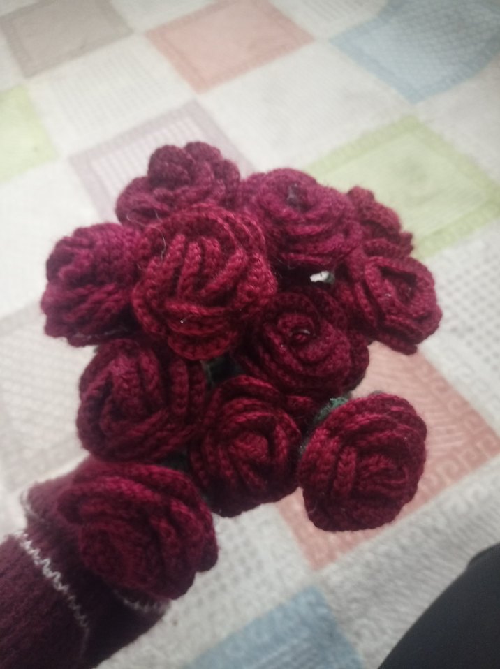 El Örgüsü Bordo Gül Buketi - Görsel 2