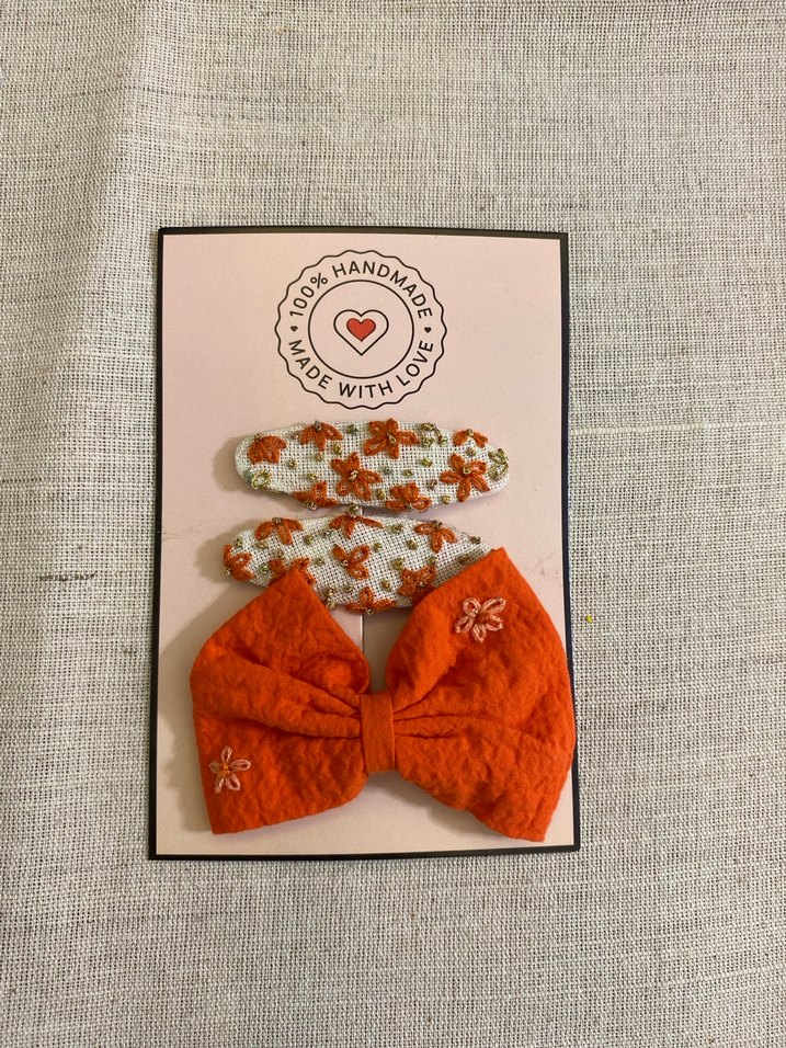 Nakışlı Turuncu Fiyonk ve Çiçekli Toka Seti - Görsel 3