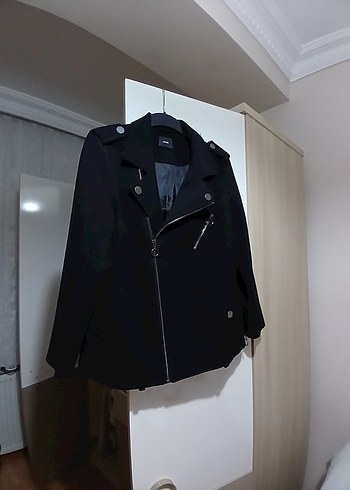 Siyah Biker Tarzı Kadın Deri Ceket