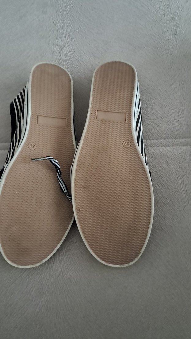 Siyah Çizgili Bağcıklı Kadın Spor Ayakkabı - Görsel 2