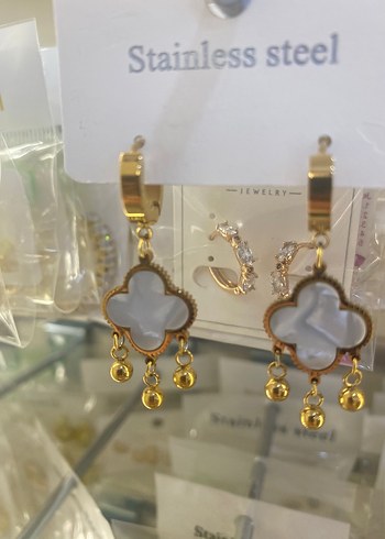 Beyaz Van Cleef Boncuklu Küpe