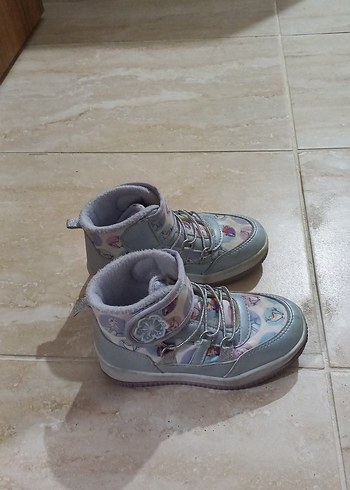 Kız Çocuk Gri Bağcıklı ve Tokalı Spor Ayakkabı - Görsel 2