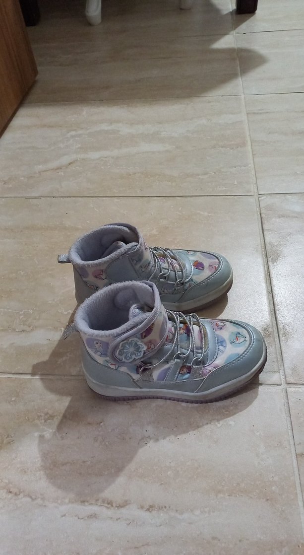 Kız Çocuk Gri Bağcıklı ve Tokalı Spor Ayakkabı - Görsel 2