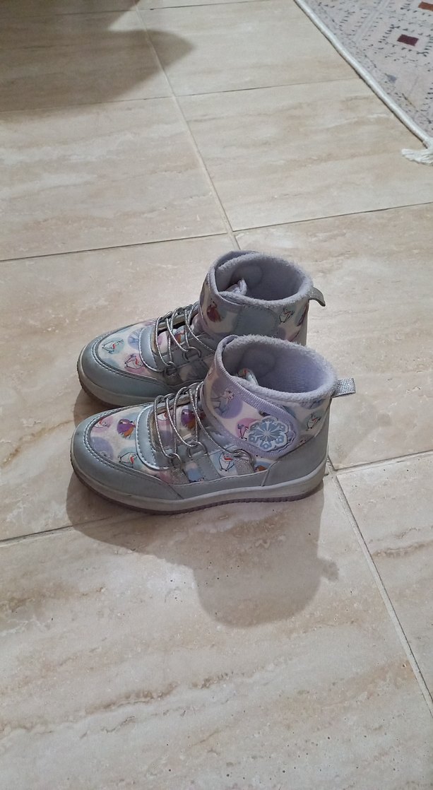 Kız Çocuk Gri Bağcıklı ve Tokalı Spor Ayakkabı - Görsel 4