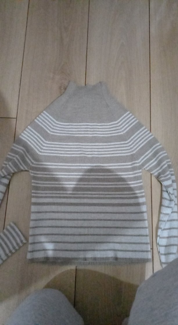 Bej Gri Çizgili Boğazlı Triko Kazak - Görsel 3
