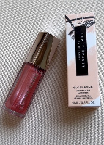 Fenty Beauty Gloss Bomb (02 fussy)