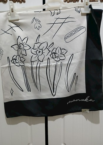 Beyaz Siyah Kenarlı İpek Kadın eşarp - Görsel 2