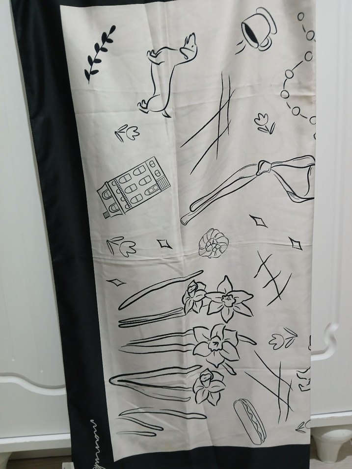 Beyaz Siyah Kenarlı İpek Kadın eşarp - Görsel 4