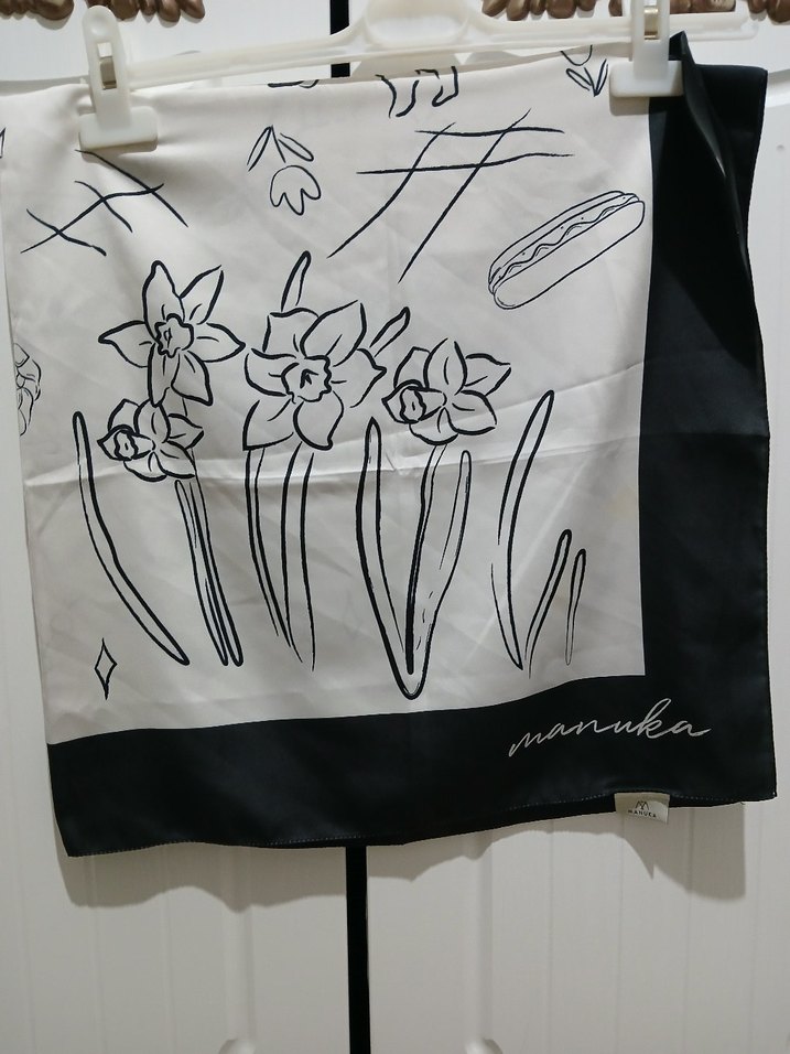 Beyaz Siyah Kenarlı İpek Kadın eşarp - Görsel 2