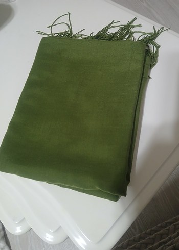 Yeşil Dökümlü Kadın Şalı - Görsel 2