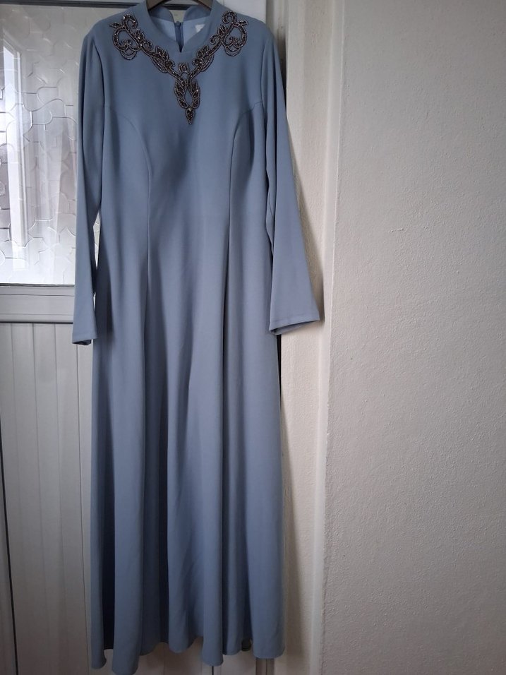 Uzun Gri V Yaka Kadın Elbise - Görsel 3