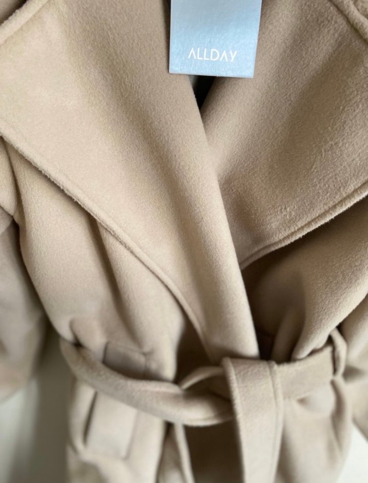 Bej Uzun Kemerli Kadın Kaban - Görsel 2