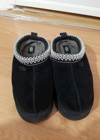 kadın UGG Siyah Tokalı Terlik