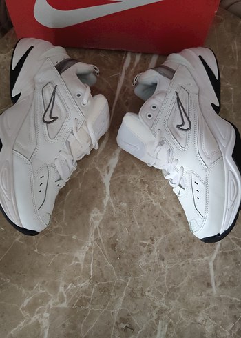 Nike Beyaz Retro Sneaker