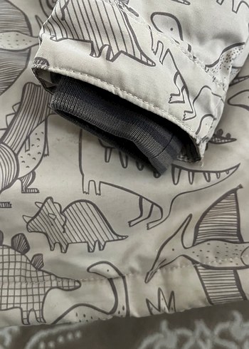 Gri Baskılı Erkek Çocuk Kürklü Ceket - Görsel 8