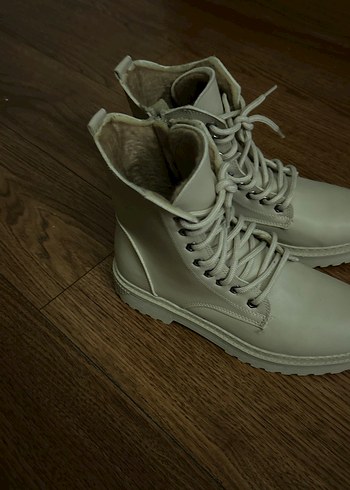 Bej Kürklü Deri Kadın Bot - Görsel 2