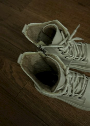 Bej Kürklü Deri Kadın Bot - Görsel 3