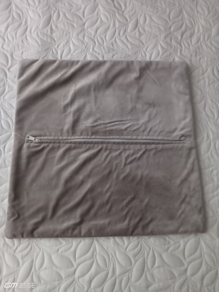 Pastel Çiçek Desenli Modern Klasik Beyaz Kırlent Kılıfı - Görsel 4