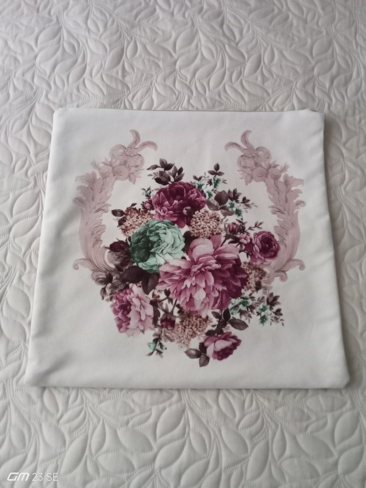 Pastel Çiçek Desenli Modern Klasik Beyaz Kırlent Kılıfı - Görsel 2