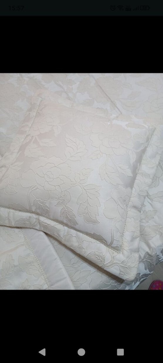 İşlemeli Beyaz Yatak Örtüsü - Görsel 4