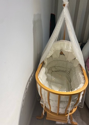Beyaz Ahşap Sallanan Bebek Beşiği
