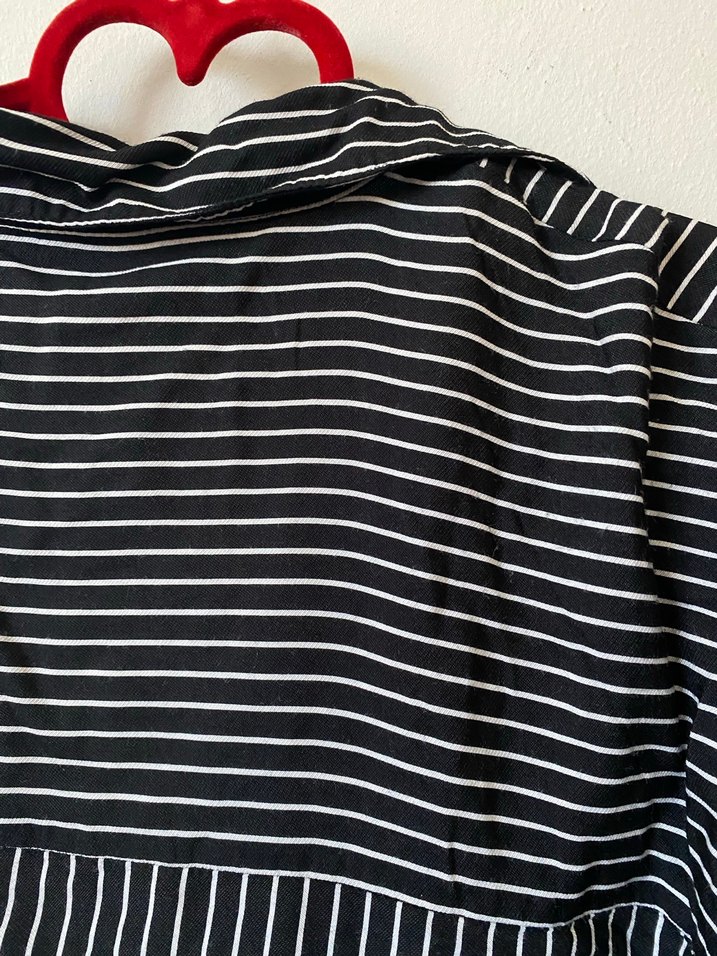 Düğmeli Siyah Çizgili Keten Gömlek - Görsel 5