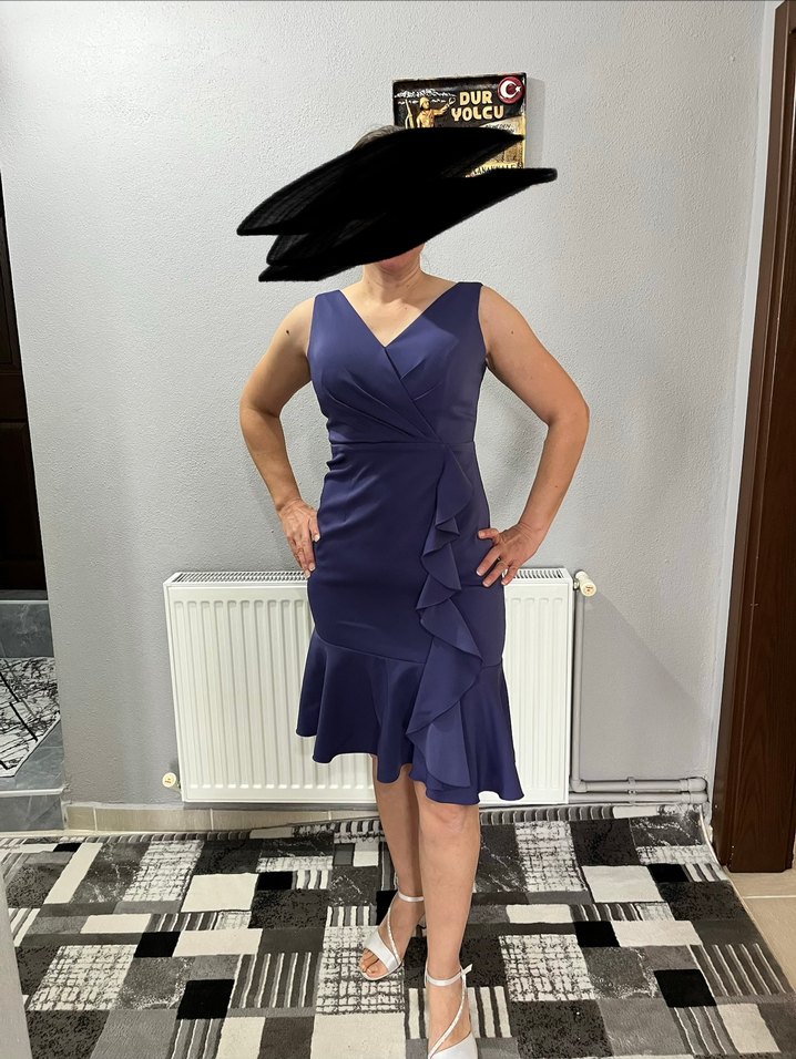 MorV Yakalı Midi Elbise - Görsel 3