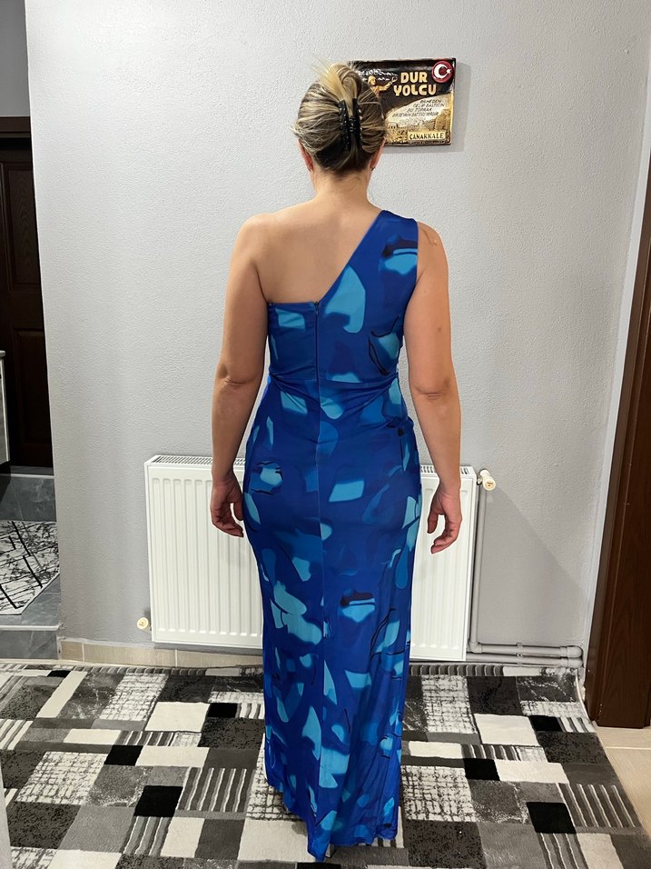 Mavi Asimetrik Askılı Uzun Abiye Elbise - Görsel 2