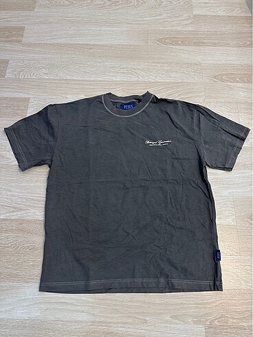 Pequs Tee