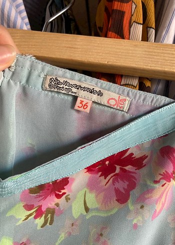 Çiçek Desenli Kısa Pilili Şort - Görsel 4