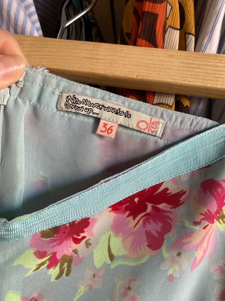 Çiçek Desenli Kısa Pilili Şort - Görsel 4