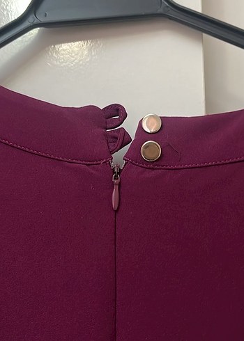 Bordo Yüksek Yakalı Pilili Uzun Abiye Elbise - Görsel 3