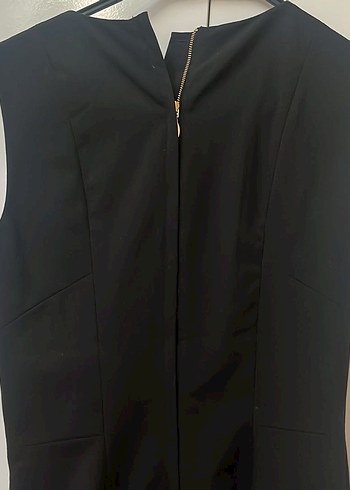 Kolsuz V Yaka Siyah Midi Elbise - Görsel 4