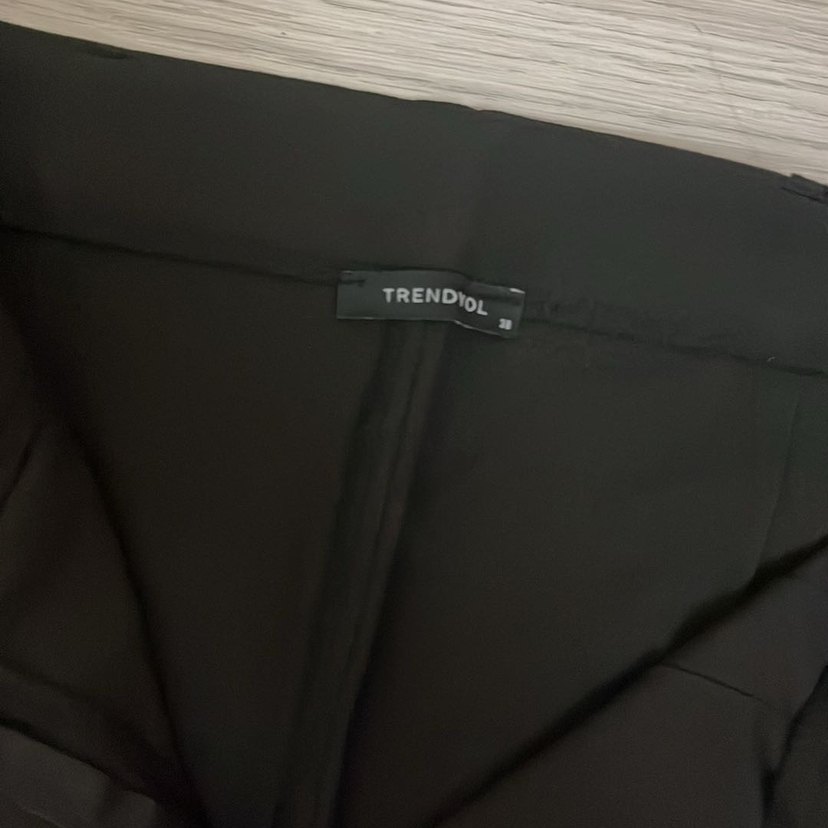 Düğmeli Siyah Kadın Kumaş Pantolon - Görsel 3