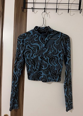 Bershka Mavi Batik Desenli Boğazlı Triko Bluz