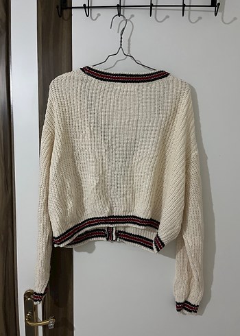 Pull and Bear Uzun Kollu Beyaz Örgü Hırka