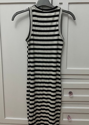 Siyah Beyaz Çizgili Uzun Kolsuz Elbise - Görsel 3