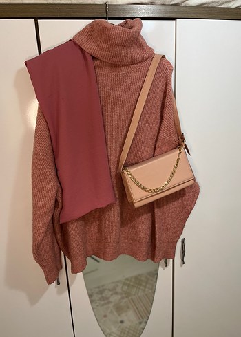 Zincir Detaylı Camel Boğazlı Mini Triko Kazak Kombin