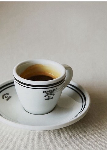 Beyaz Espresso Fincanı ve Tabağı