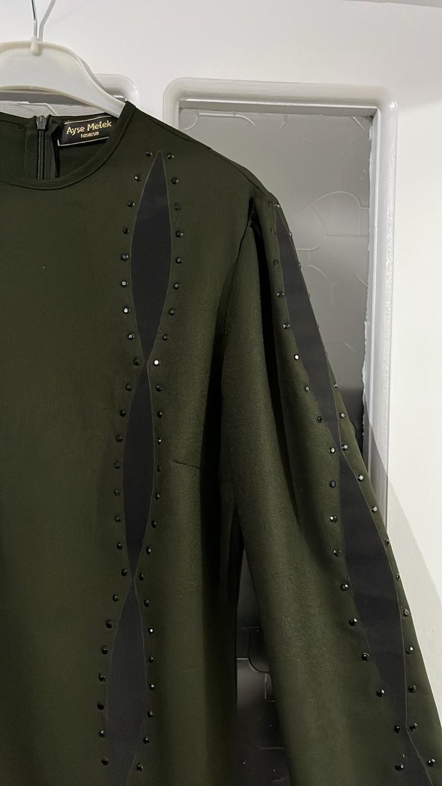 Uzun Kollu, Nakış Detaylı Haki Uzun Elbise - Görsel 2