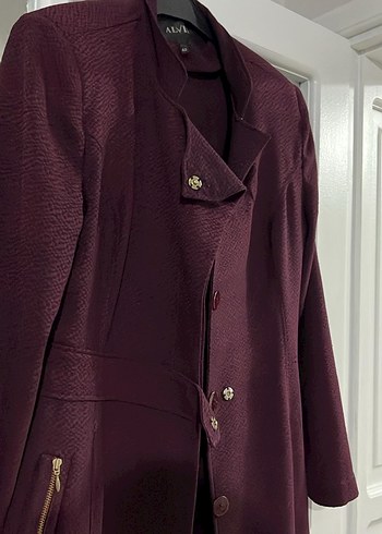 Uzun Bordo Düğmeli Kadın Kaban - Görsel 4
