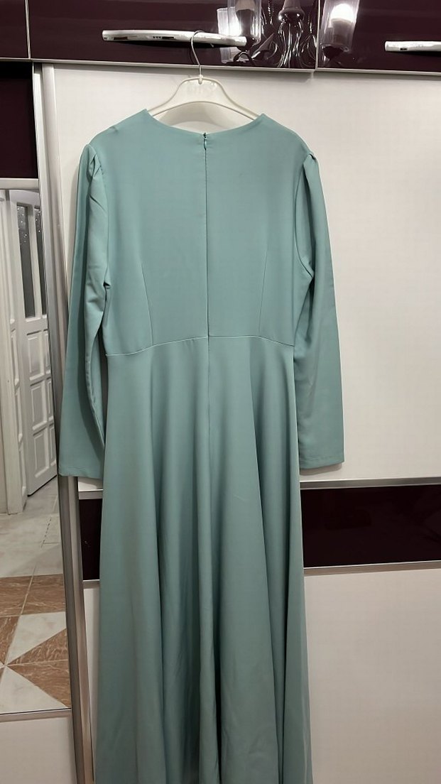 Yeşil uzun kollu abiye elbise - Görsel 3